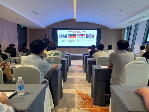 红盘 拼多多发布《2025农产品上行半年报》：00后农货商家数量增长超30%